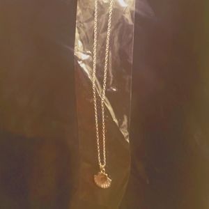 Elegant shell necklace
